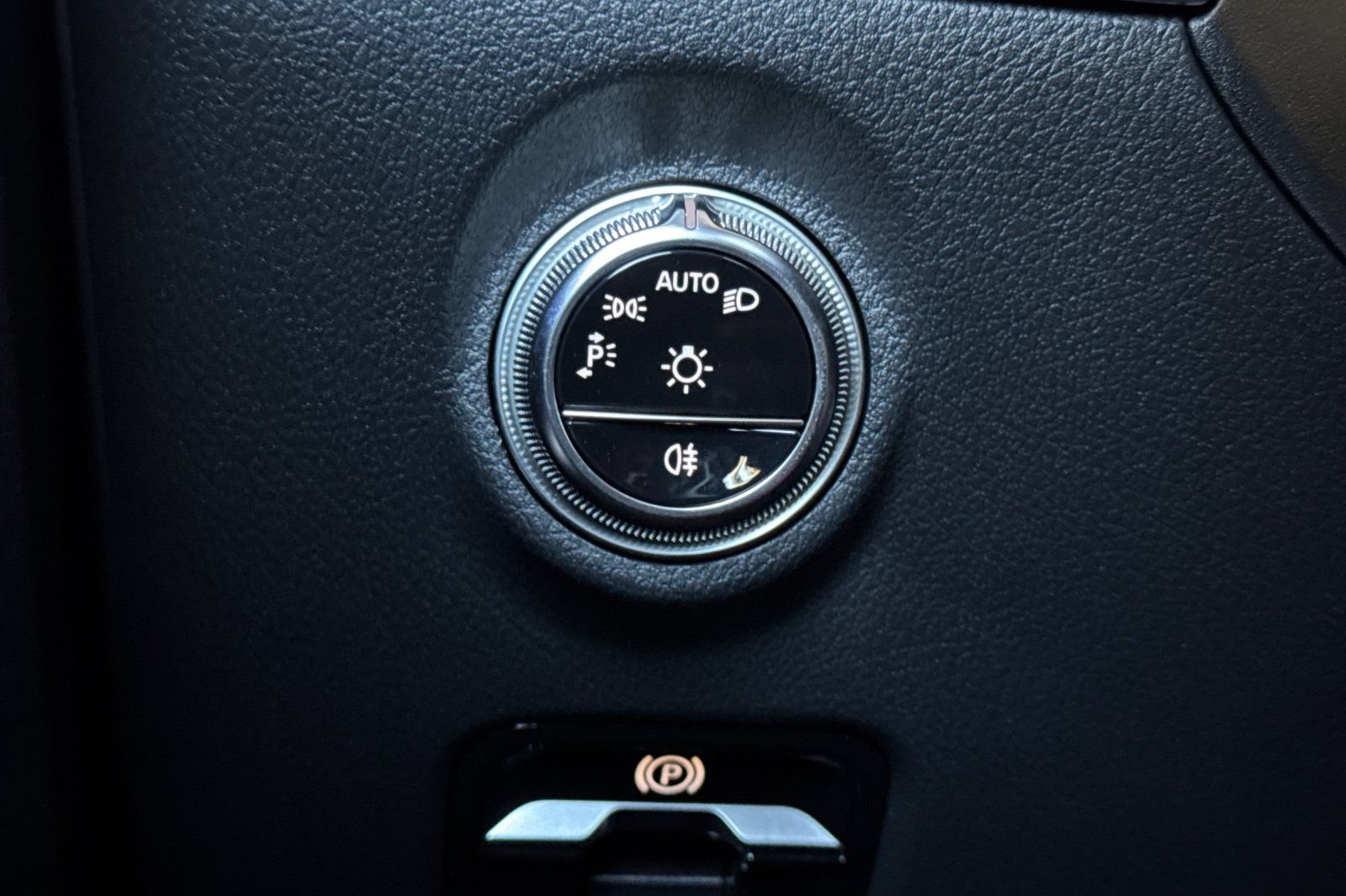 New 2025 Mercedes-Benz C 300 4MATIC Sedan image 31