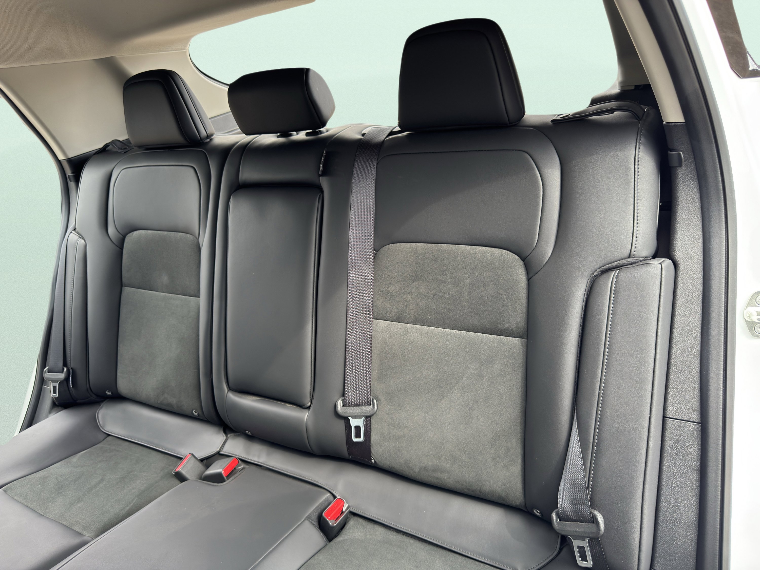 Used 2025 Nissan Ariya FWD image 30