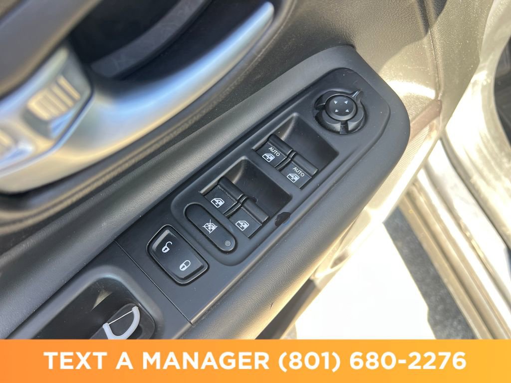 Used 2022 Jeep Renegade Latitude w/ Convenience Group AWD/4WD image 11