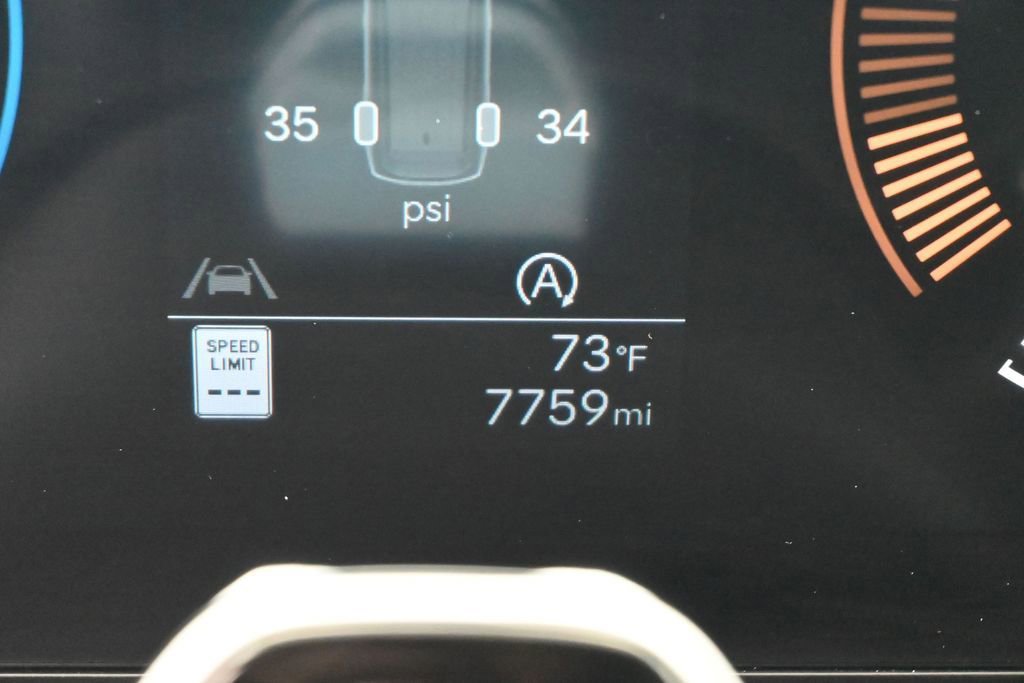 Used 2025 Hyundai Santa Fe SEL FWD image 30