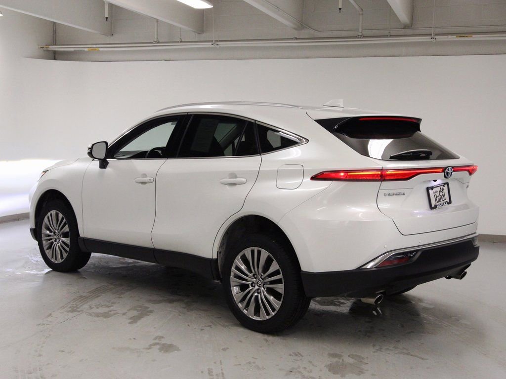 Used 2023 Toyota Venza XLE image 8