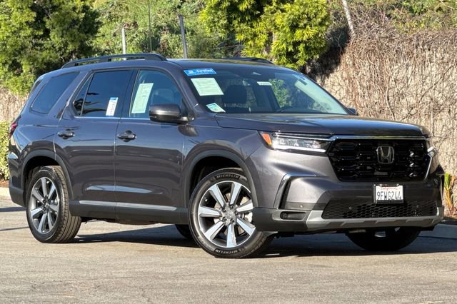 Certified 2023 Honda Pilot Touring image 2
