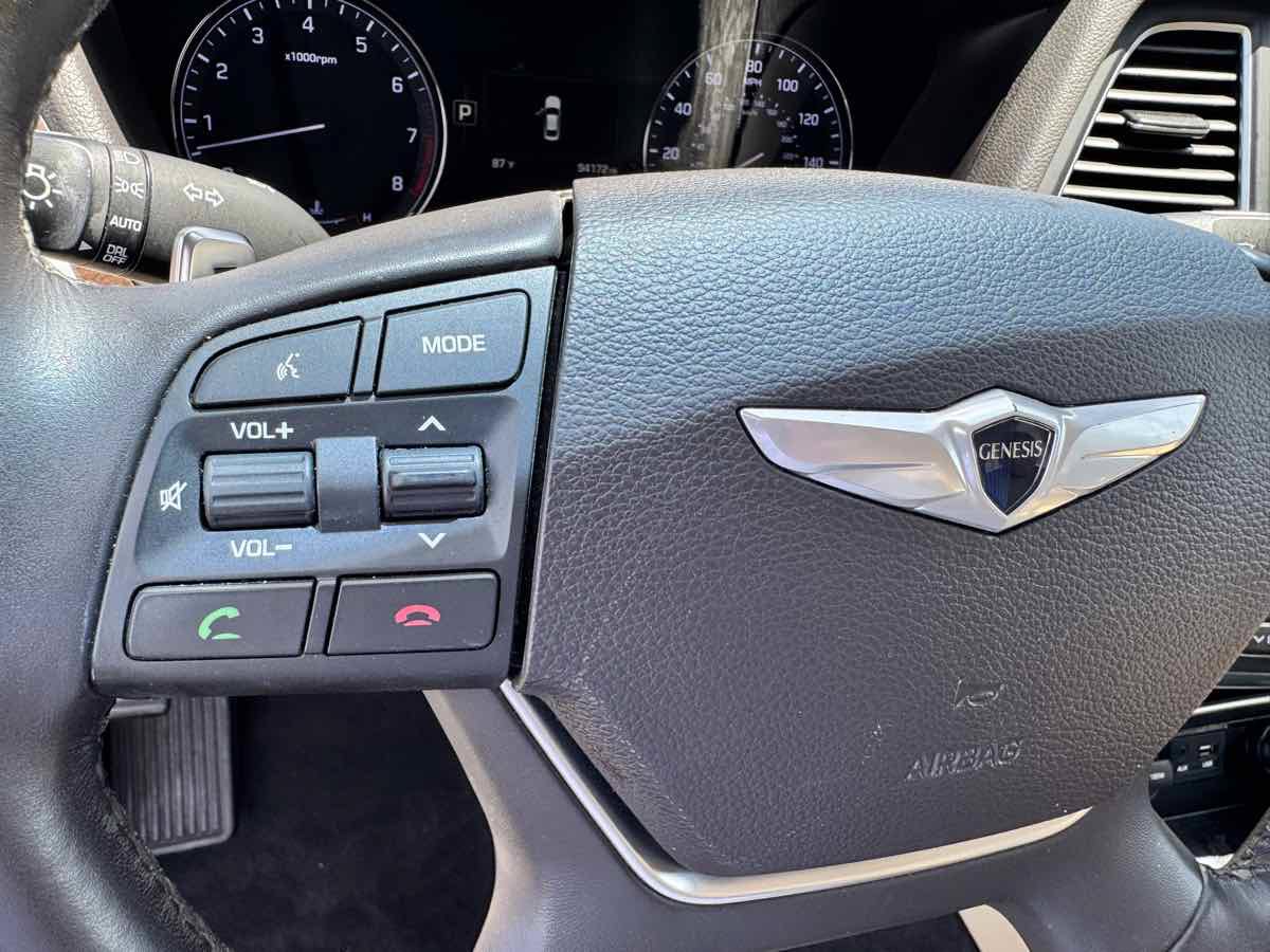 Used 2015 Hyundai Genesis 3.8 RWD image 39
