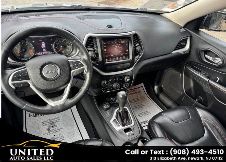 Used 2015 Jeep Cherokee Trailhawk w/ Comfort/Convenience Group AWD/4WD image 13