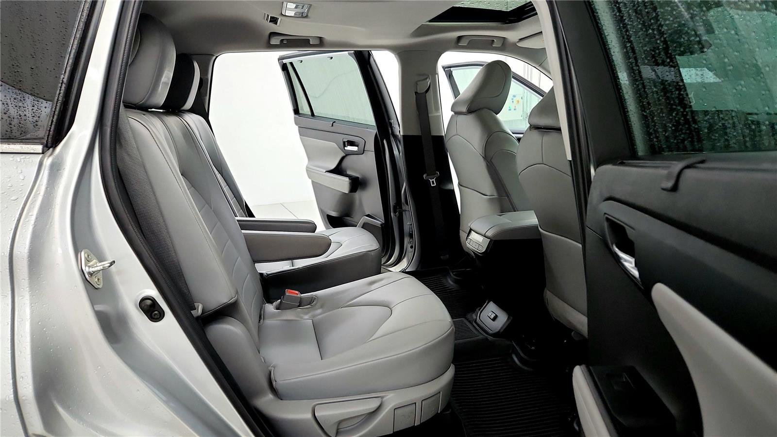 Used 2022 Toyota Highlander XLE image 18