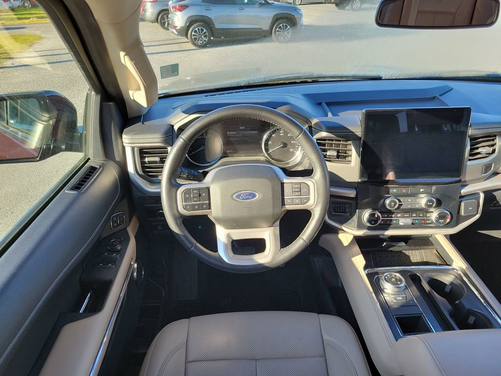 Used 2024 Ford Expedition Max XLT image 26