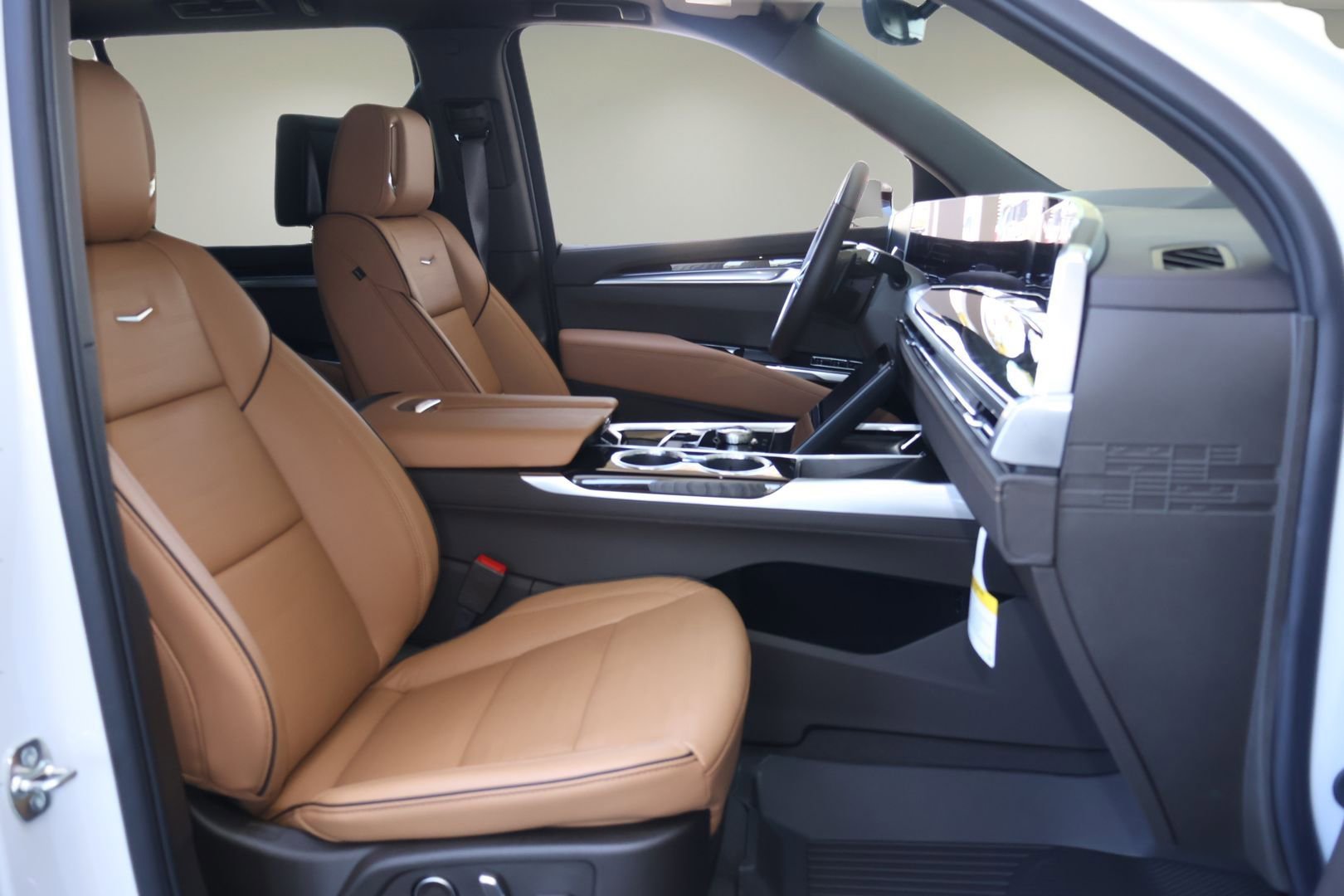 New 2026 Cadillac Escalade ESV Luxury w/ LPO, Floor Liner Package RWD image 19