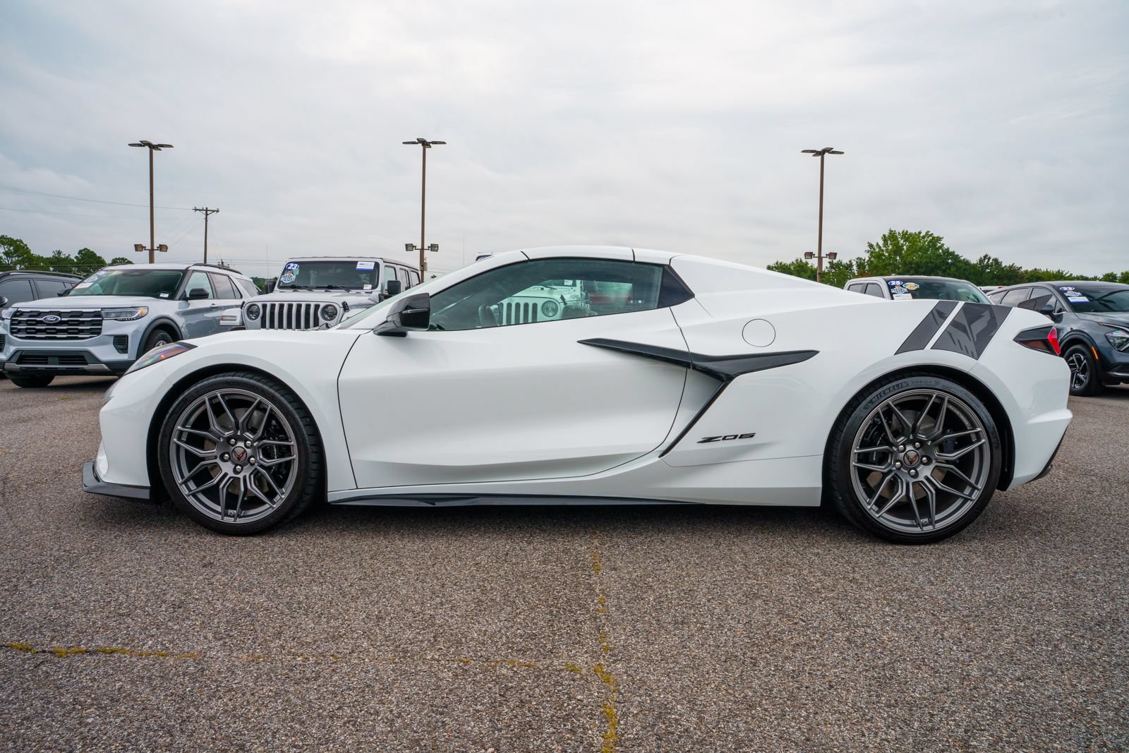 Used 2024 Chevrolet Corvette Z06 RWD image 10
