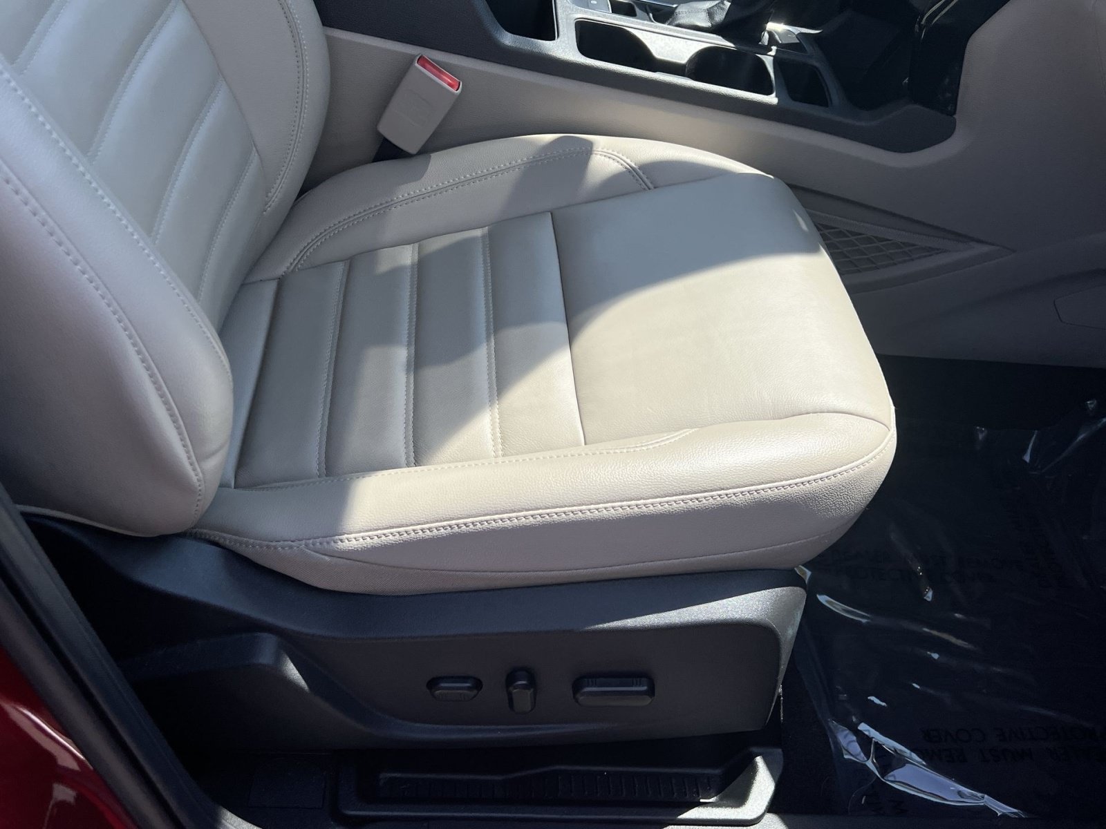 Used 2018 Ford Escape Titanium w/ Ford Safe & Smart Package AWD/4WD image 27