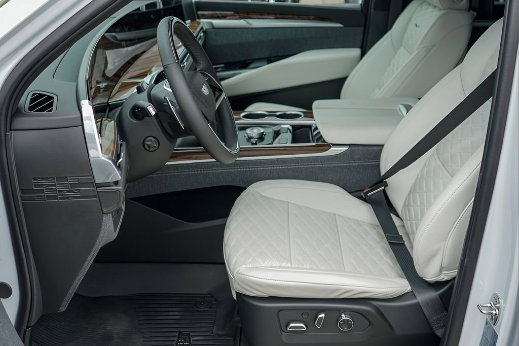 New 2026 Cadillac Escalade Platinum Sport w/ LPO, Floor Liner Package AWD/4WD image 10