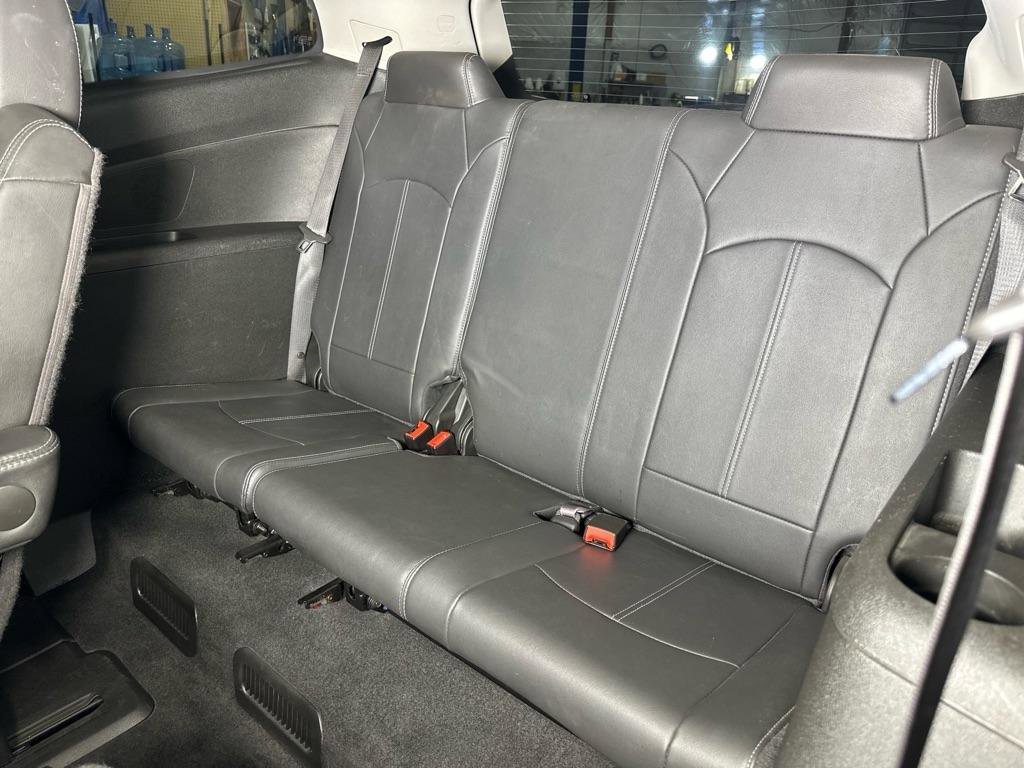 Used 2017 Chevrolet Traverse LT image 28