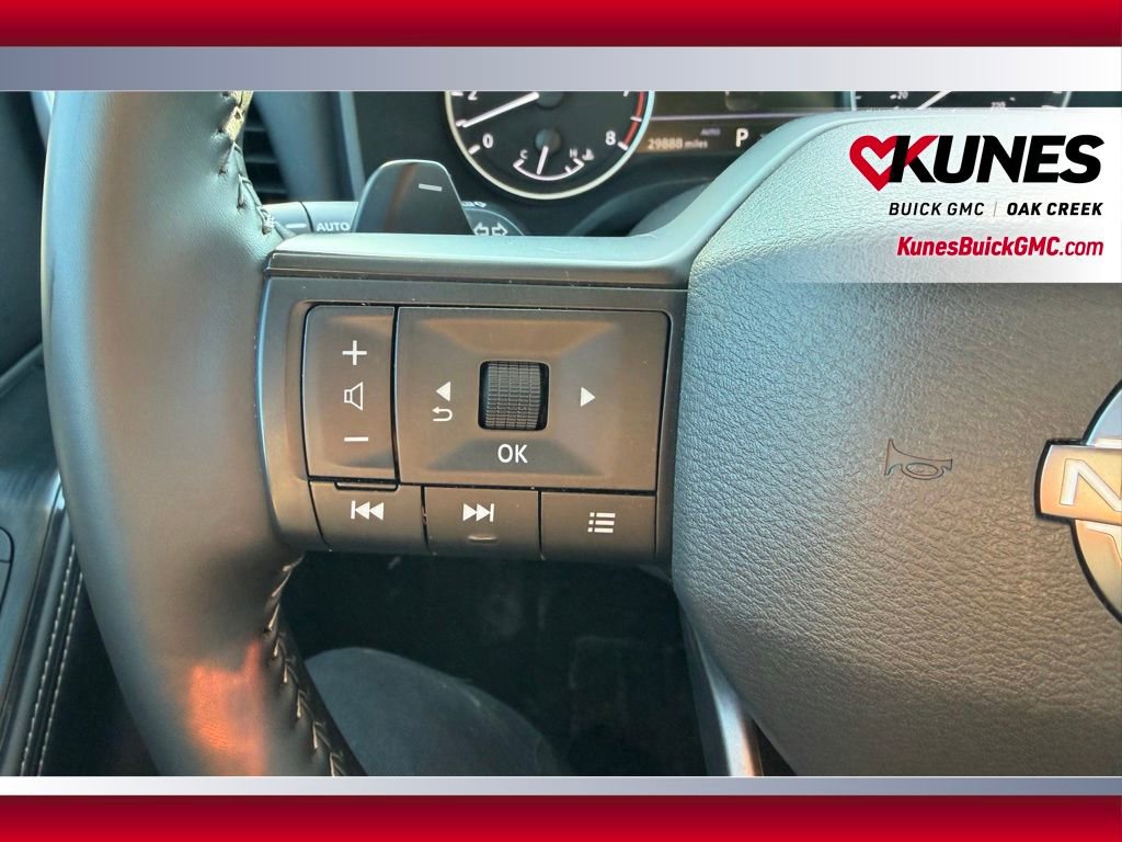 Used 2025 Nissan Rogue SV image 10