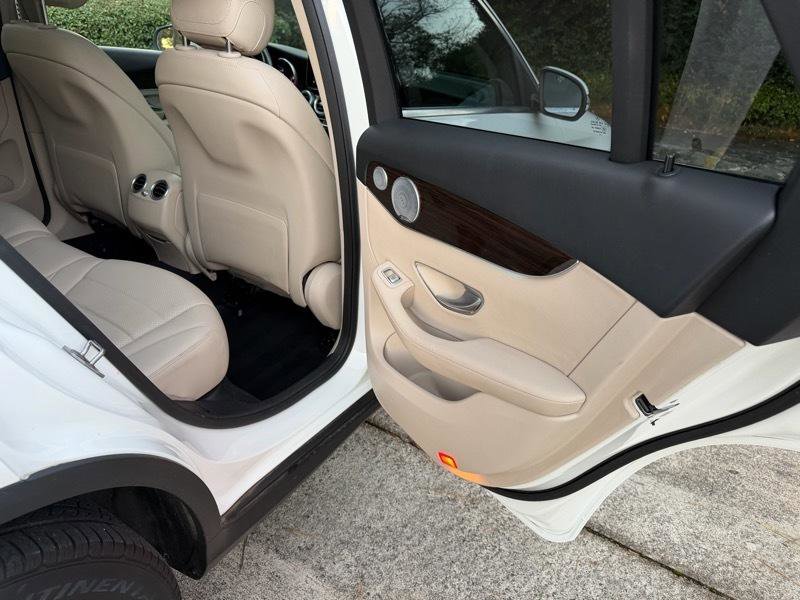 Used 2017 Mercedes-Benz GLC 300 4MATIC image 26