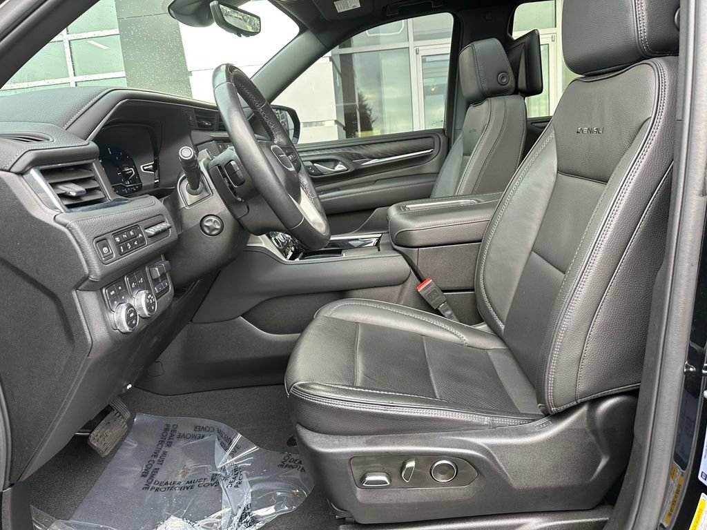 Used 2024 GMC Yukon Denali w/ Denali Reserve Package AWD/4WD image 21