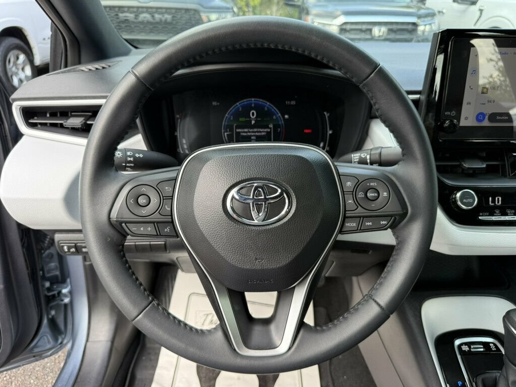 Used 2026 Toyota Corolla SE FWD image 5