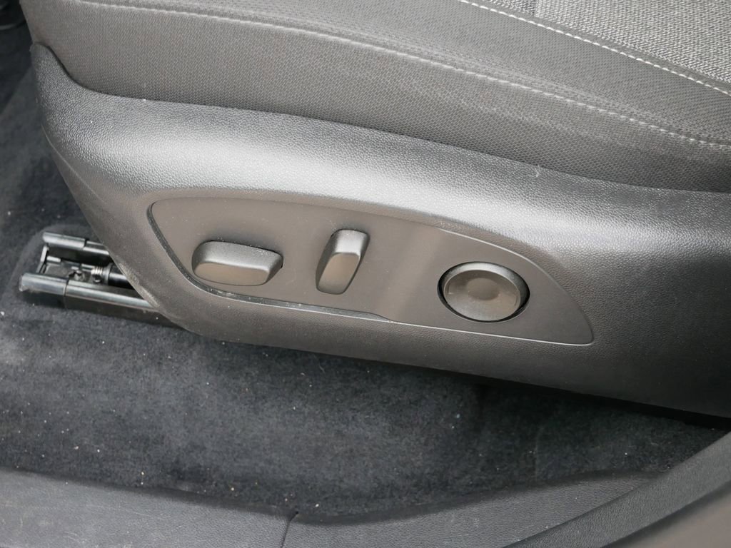 Used 2025 GMC Acadia Elevation image 17