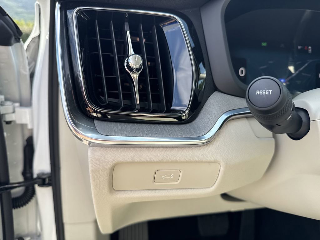 New 2026 Volvo V60 B5 Cross Country Plus w/ Protection Package Premier image 18