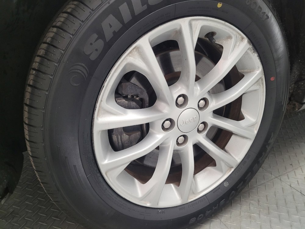 Used 2019 Jeep Cherokee Latitude w/ Popular Appearance Group image 31