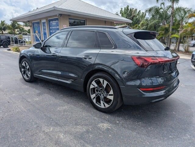 Used 2022 Audi e-tron Premium w/ Convenience Plus Package image 4