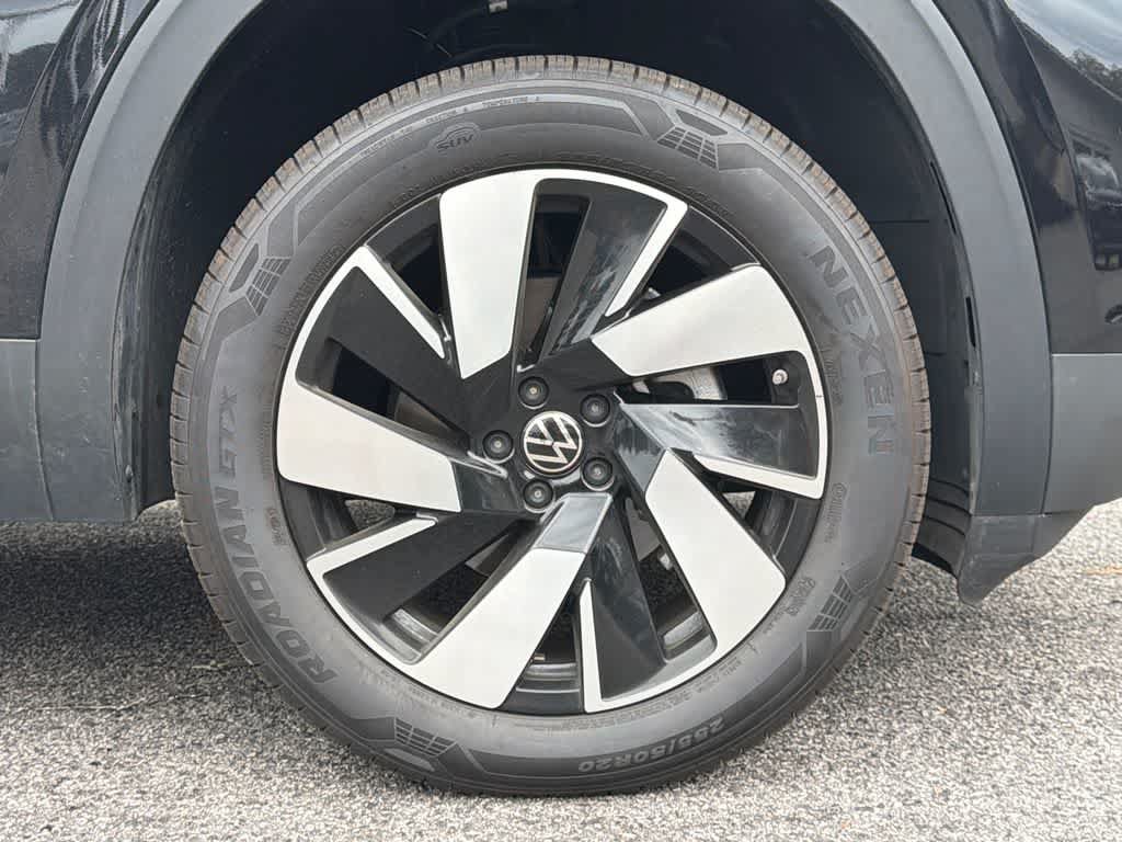 Used 2024 Volkswagen Atlas Cross Sport SE FWD image 12