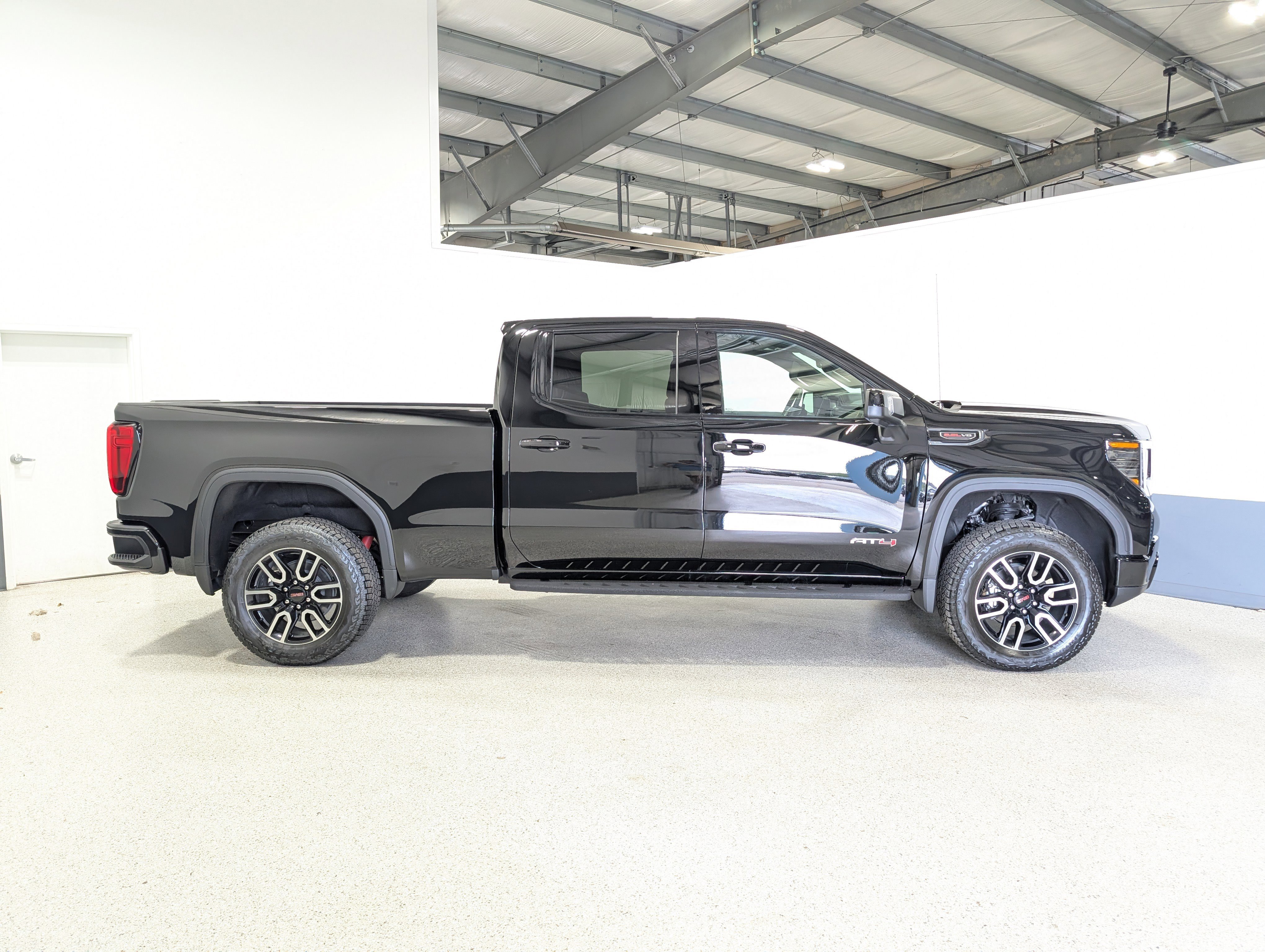 Used 2025 GMC Sierra 1500 AT4 w/ AT4 Premium Package image 2