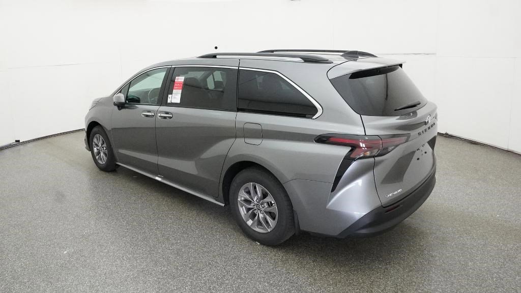 New 2026 Toyota Sienna XLE image 13
