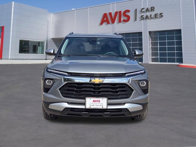 Used 2025 Chevrolet TrailBlazer LT AWD/4WD image 2