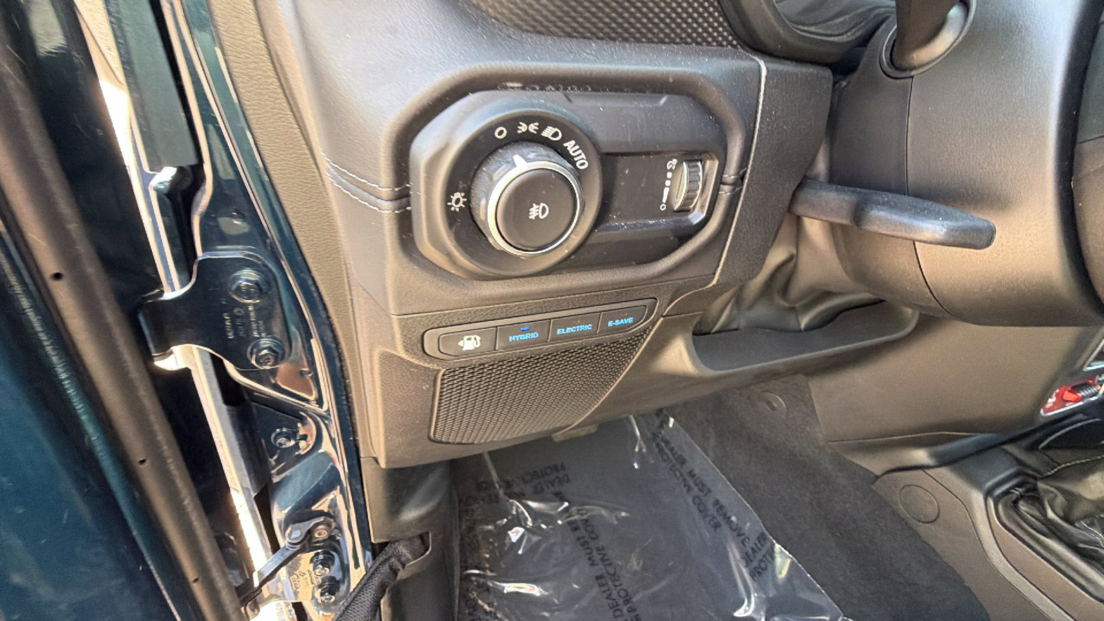 Used 2025 Jeep Wrangler Unlimited Rubicon 4xe AWD/4WD image 19