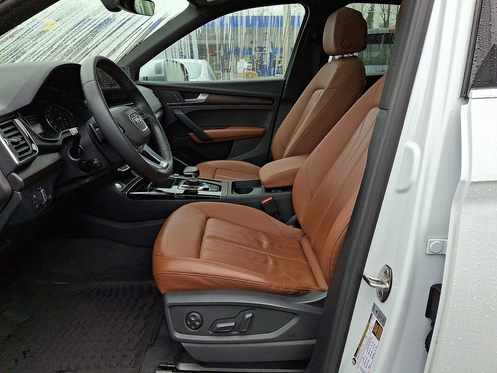 Used 2023 Audi Q5 2.0T Premium w/ Convenience Package image 14