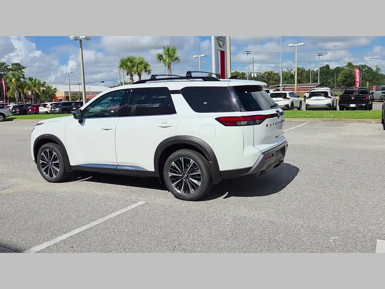 New 2026 Nissan Pathfinder Platinum FWD image 29