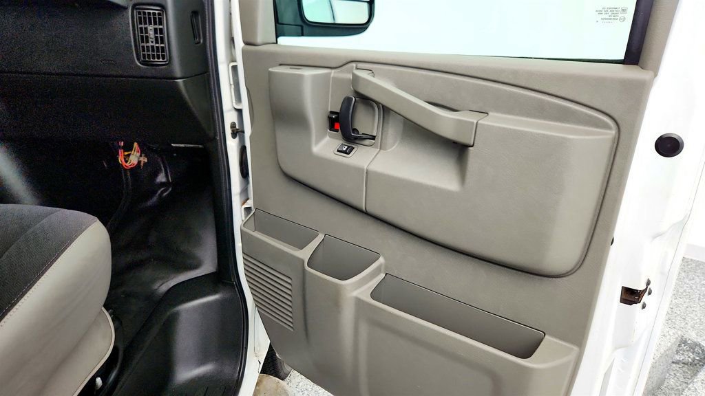 Used 2018 Chevrolet Express 2500 w/ Driver Convenience Package image 27