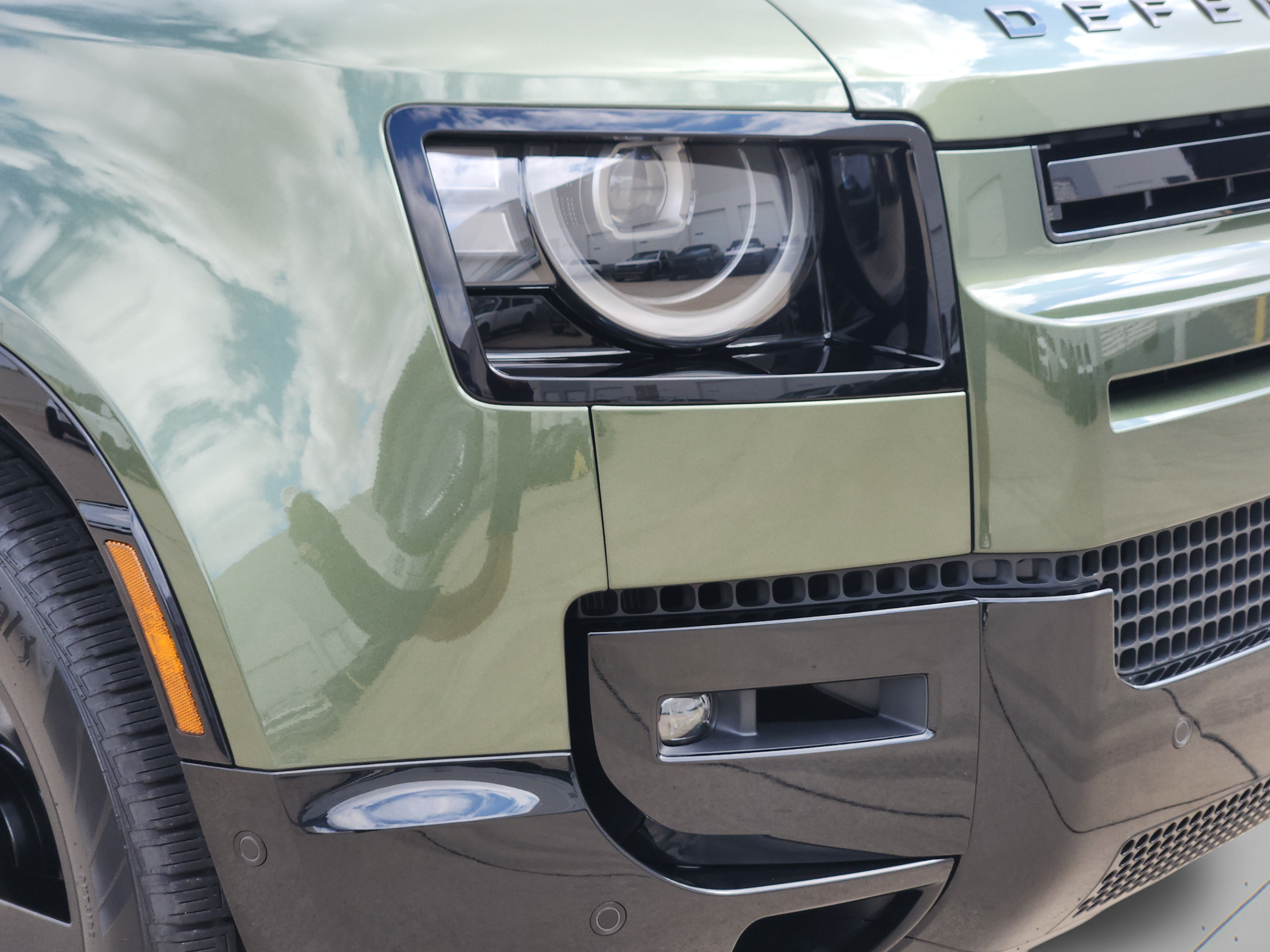 New 2026 Land Rover Defender 110 X-Dynamic SE AWD/4WD image 30