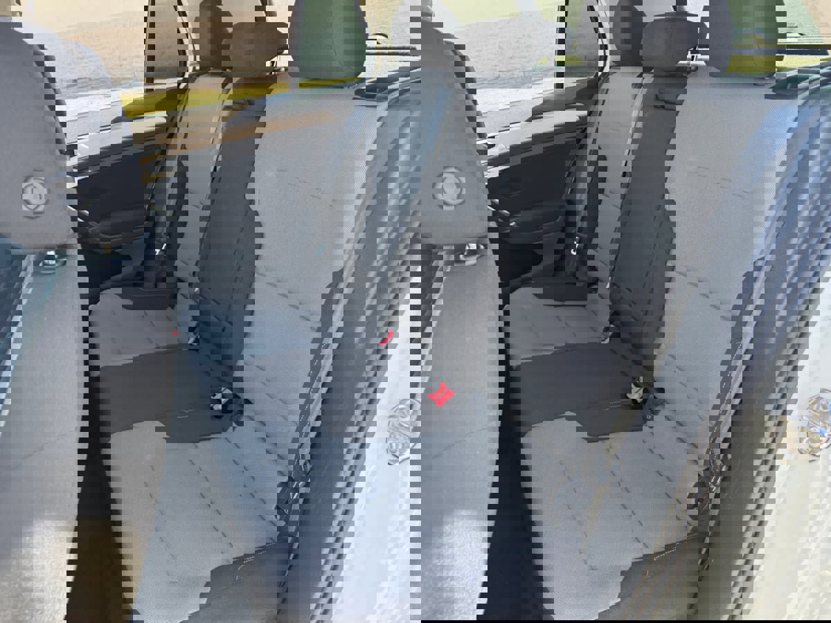 Used 2016 Volkswagen e-Golf SE w/ DC Fast Charging Package image 17