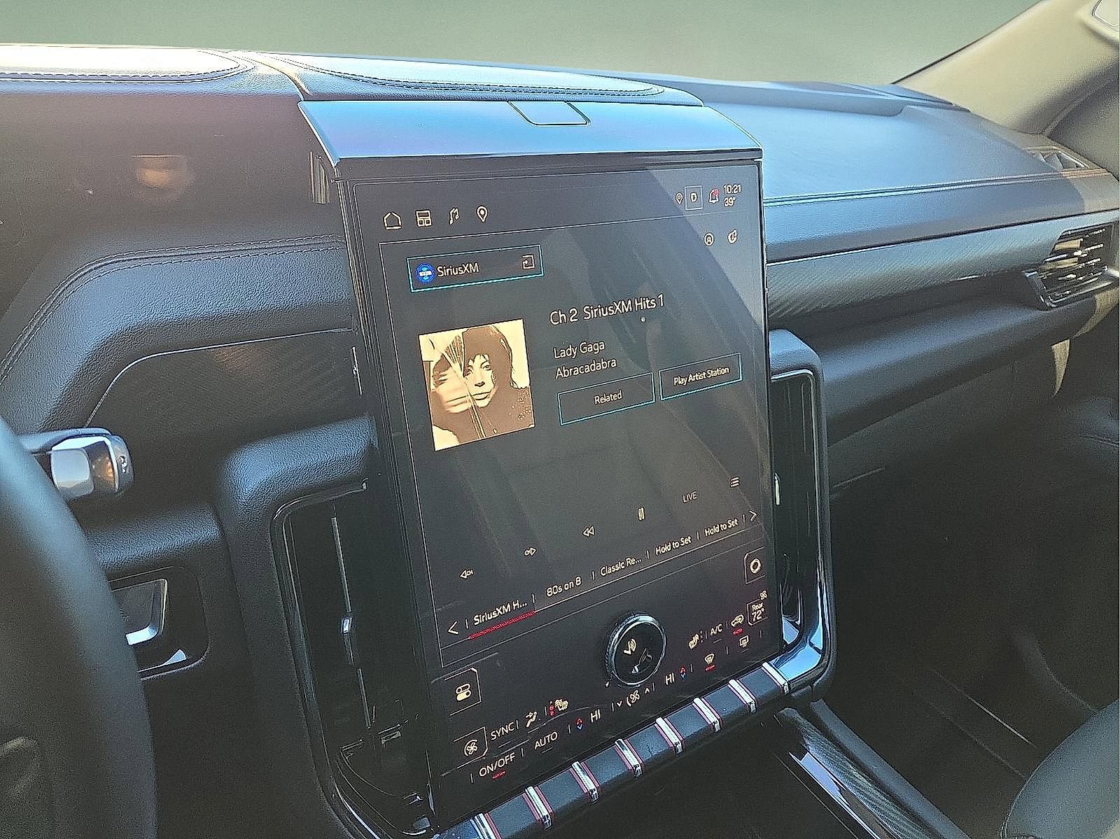 Used 2025 GMC Yukon AT4 w/ AT4 Premium Plus Package image 18