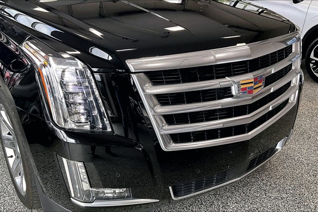 Used 2019 Cadillac Escalade Premium Luxury image 30