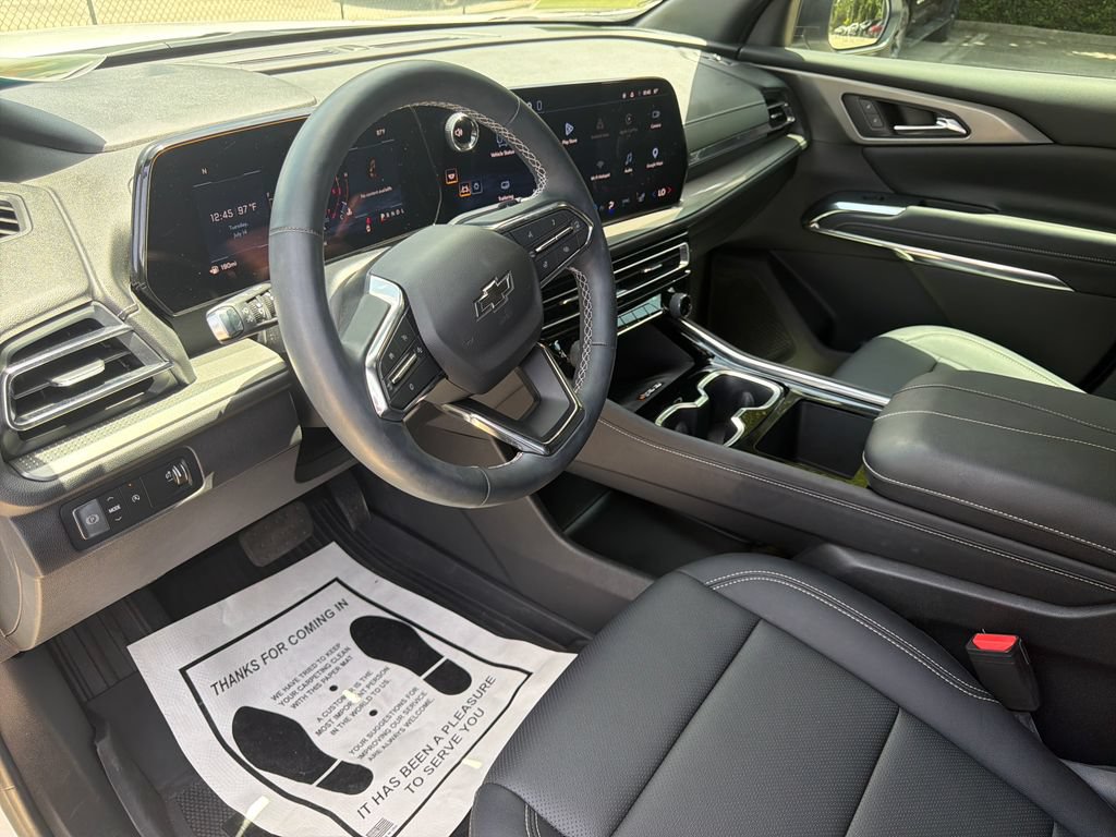 Used 2026 Chevrolet Traverse LT w/ Midnight/Sport Edition FWD image 6