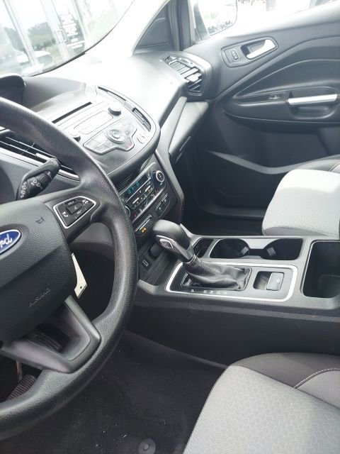 Used 2018 Ford Escape SE image 2
