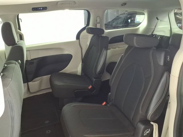 Used 2023 Chrysler Voyager LX FWD image 9