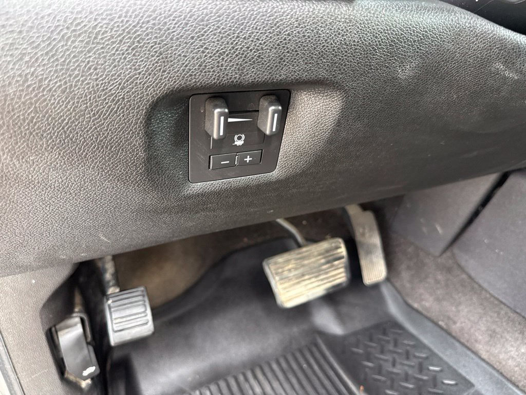 Used 2011 Chevrolet Avalanche LT w/ Luxury Package AWD/4WD image 16