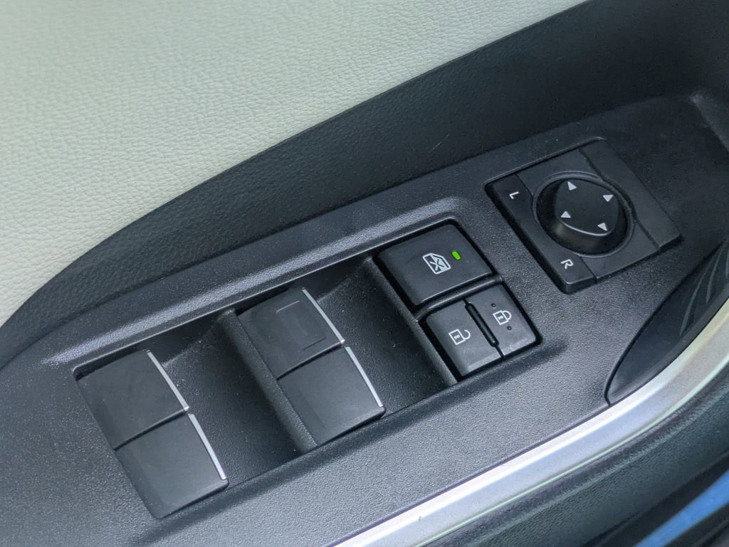 Used 2020 Toyota RAV4 Limited FWD image 56