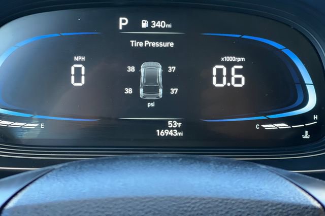 Used 2025 Hyundai Venue SEL image 29