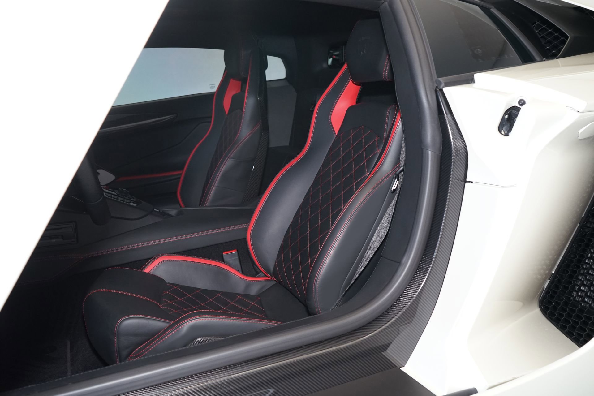 Used 2017 Lamborghini Aventador S AWD/4WD image 7