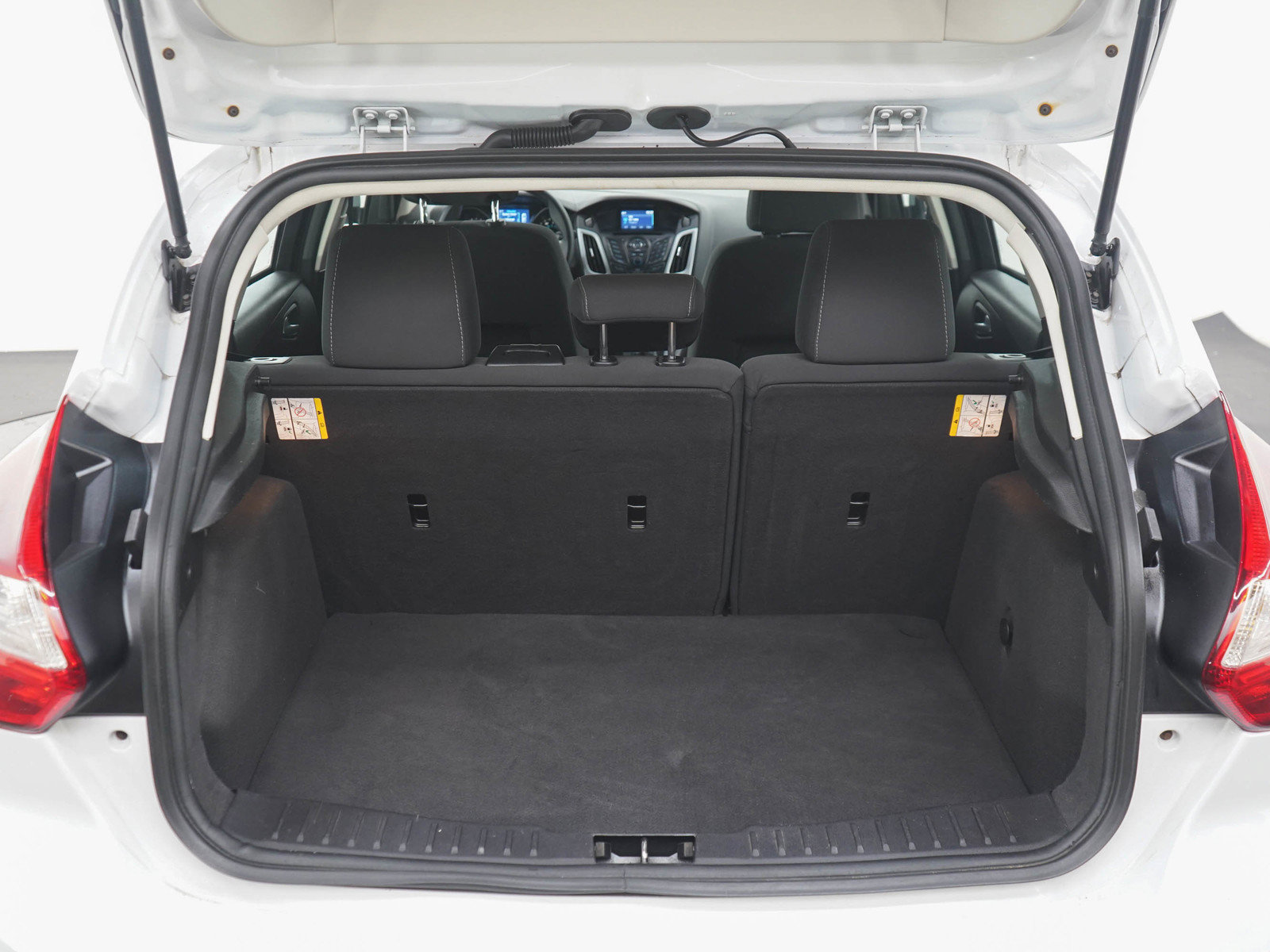 Used 2014 Ford Focus SE FWD image 16