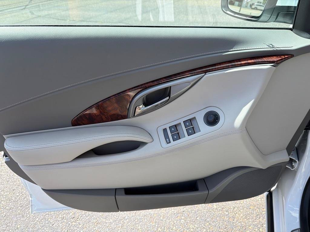 Used 2013 Buick LaCrosse Leather FWD image 9