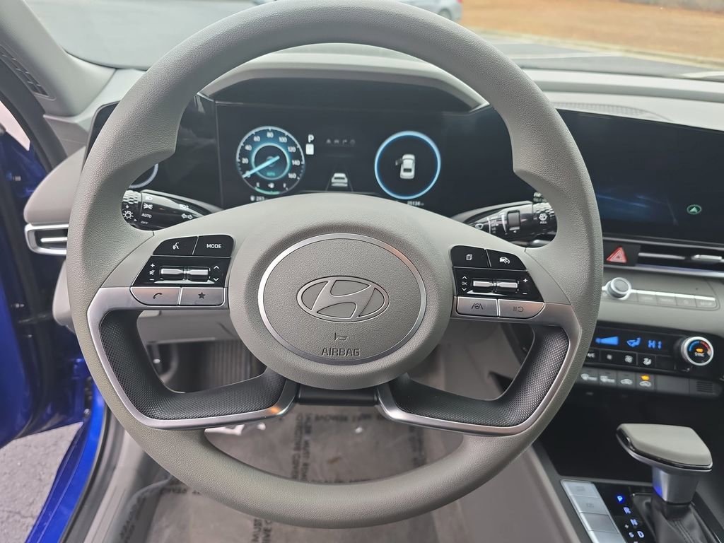 Used 2024 Hyundai Elantra SEL image 17