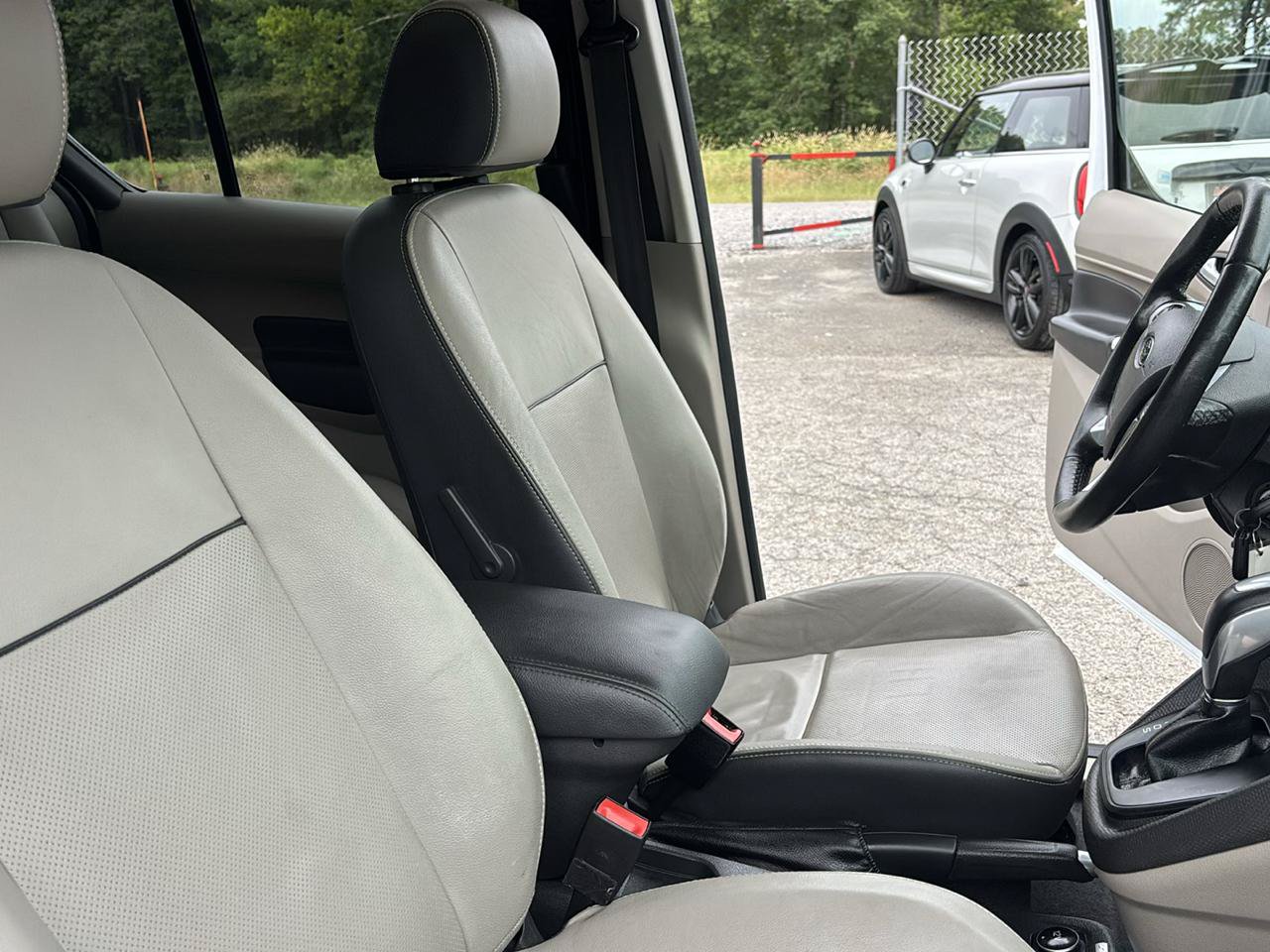 Used 2016 Ford Transit Connect XLT FWD image 14