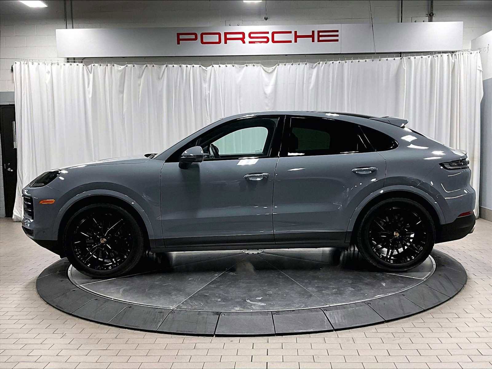 Used 2025 Porsche Cayenne Coupe image 2
