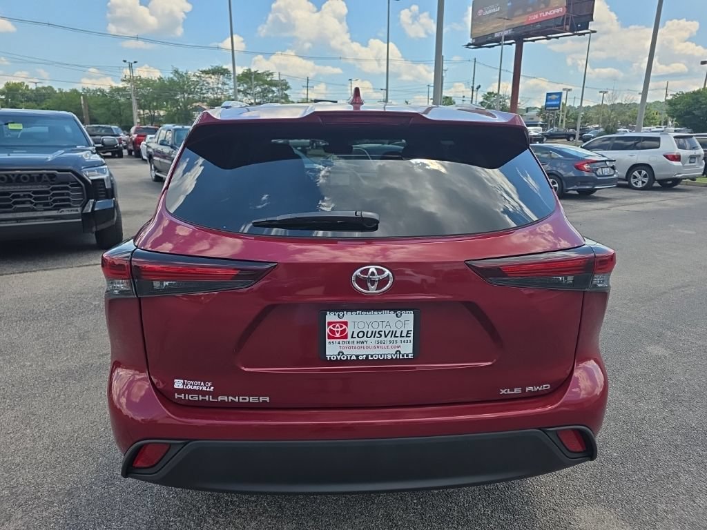 Certified 2025 Toyota Highlander XLE AWD/4WD image 6