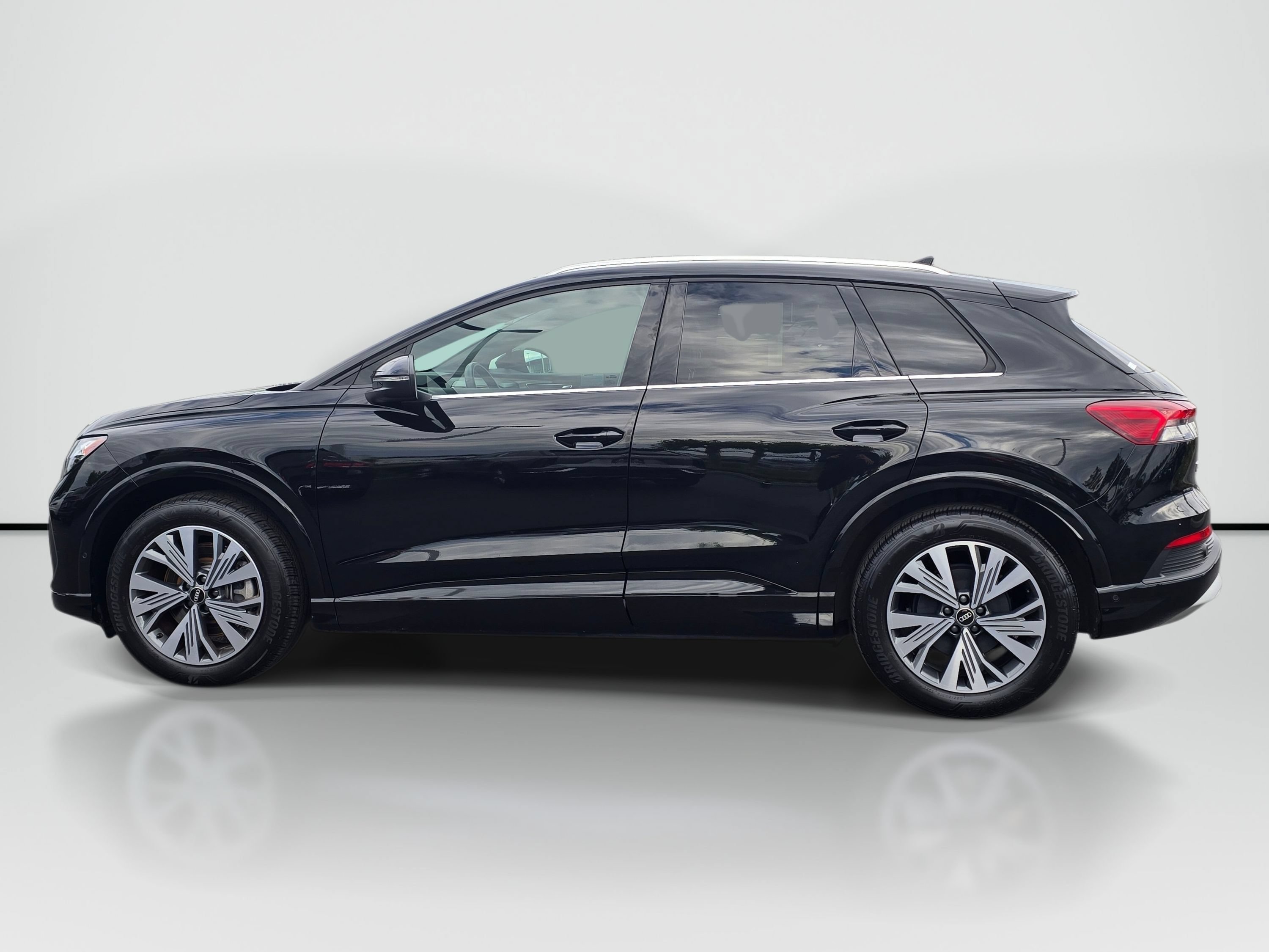 Used 2023 Audi Q4 e-tron Premium Plus w/ Premium Plus RWD image 2