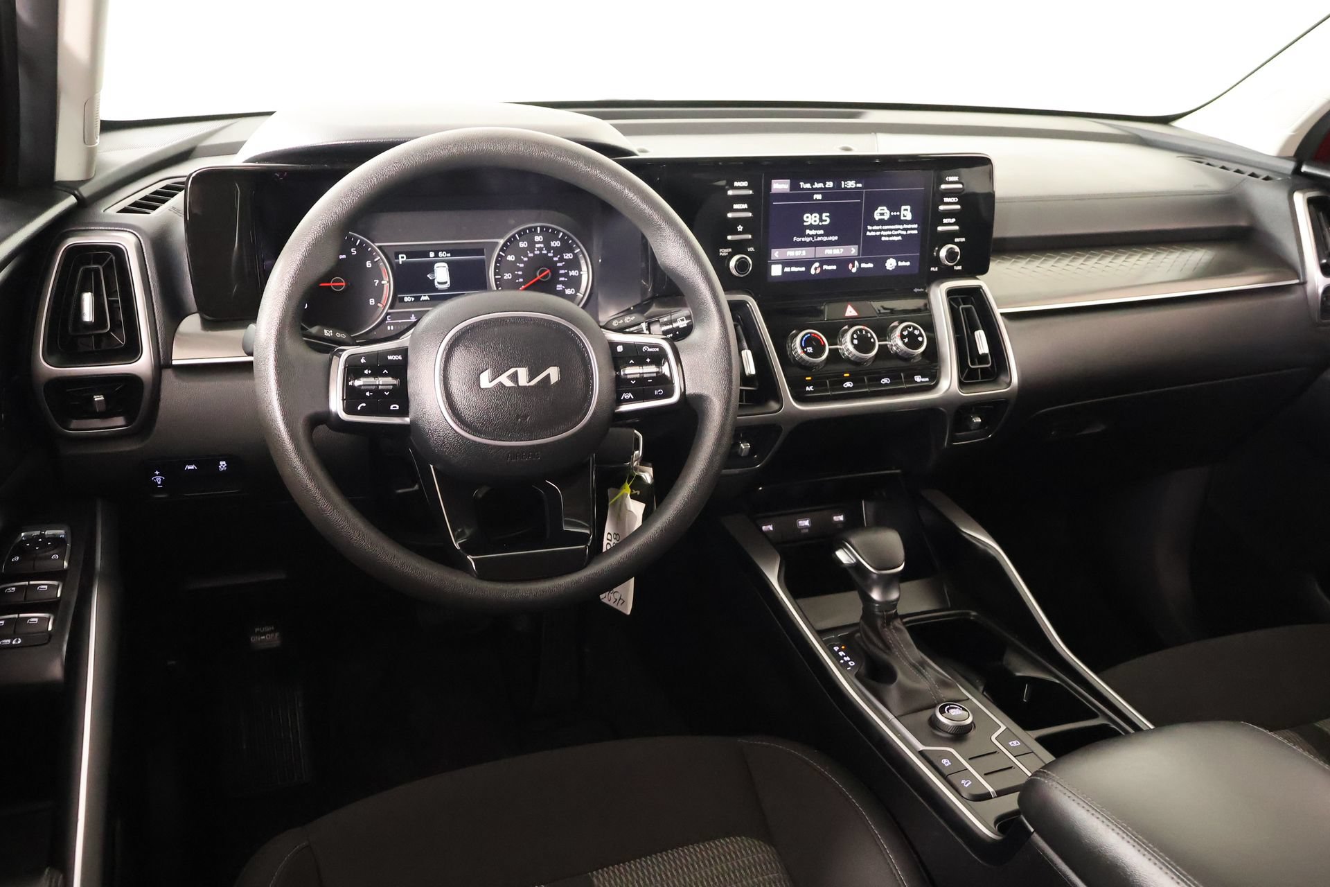 Used 2023 Kia Sorento LX FWD image 2